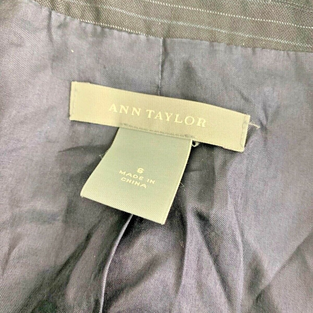 Ann Taylor Womens Sz 6 Blazer Pinstripe Jacket Suit Coat 2 Button Black 18.5 in - Picture 4 of 4